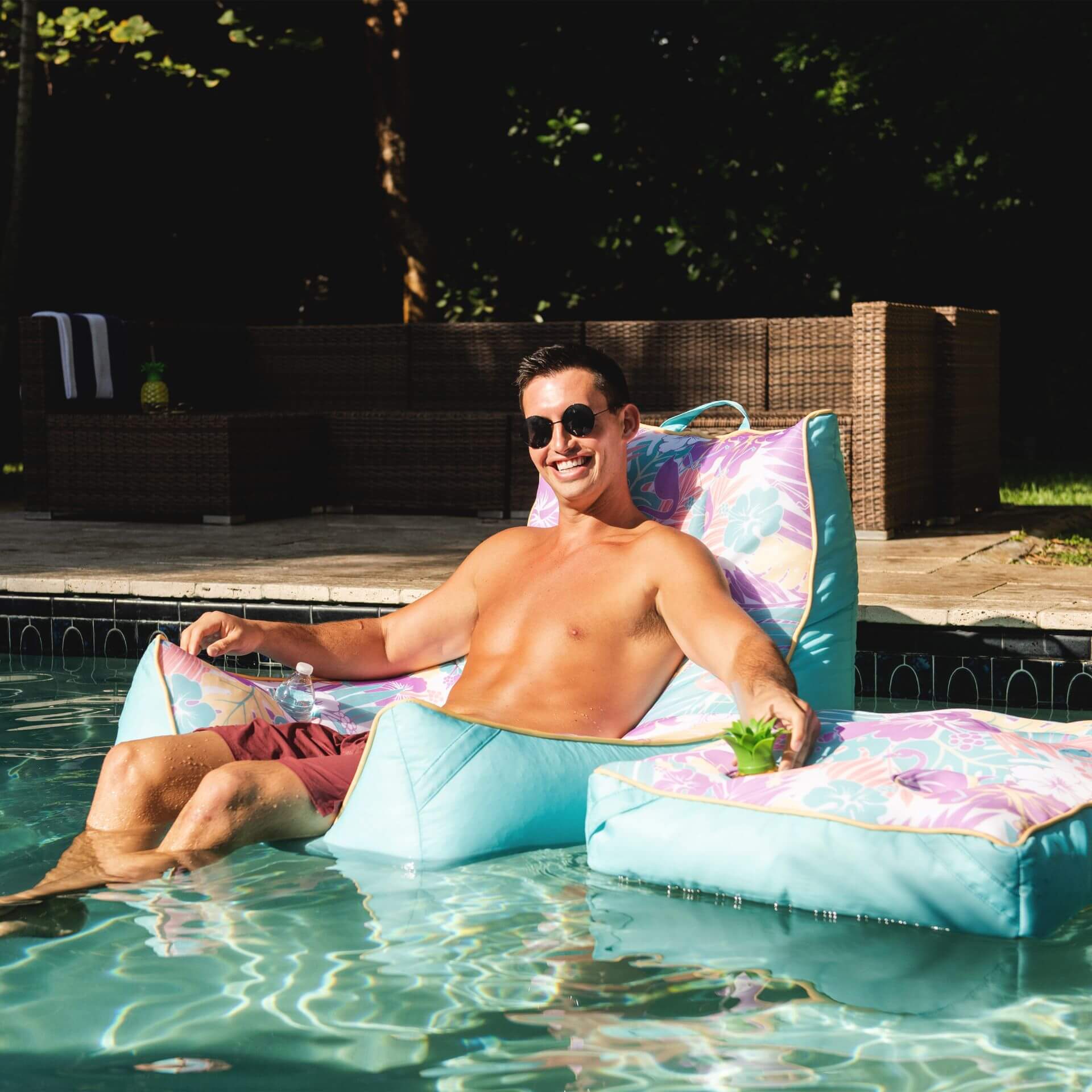 Captain's Pool Float - Image 45